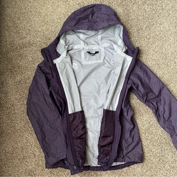 The North Face Waterproof Rain Jacket - Venture II 2.5L (Size L) - Picture 4 of 6